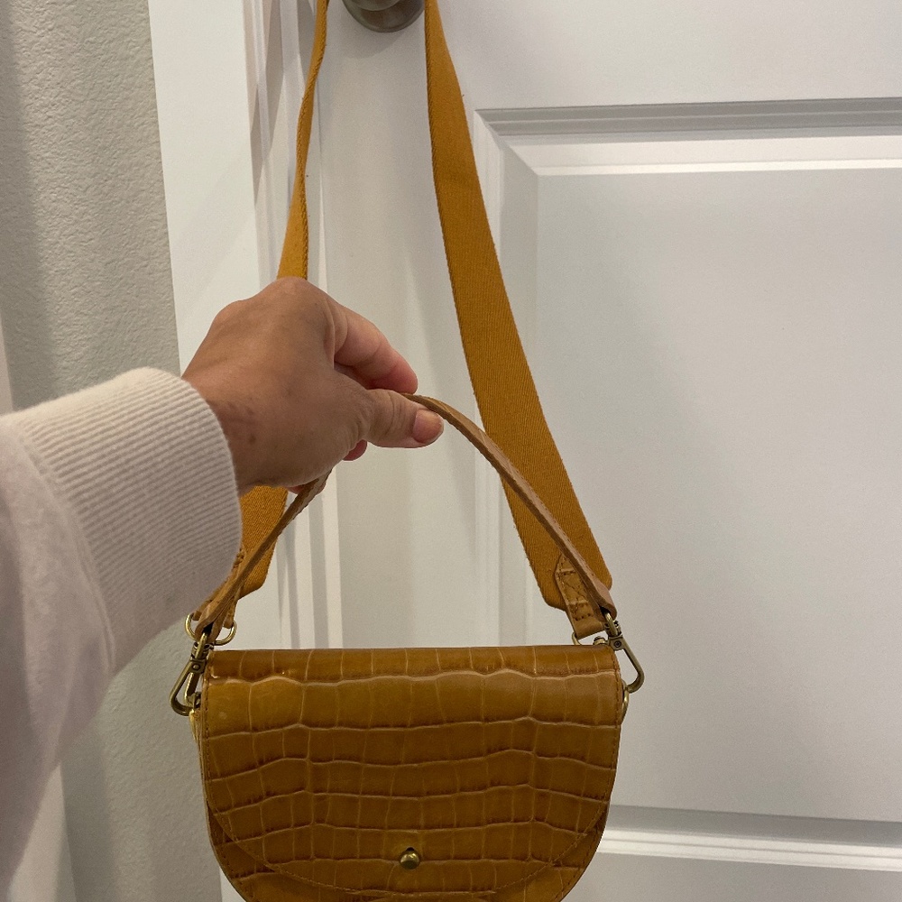 Madewell embossed leather crossbody small in mustard